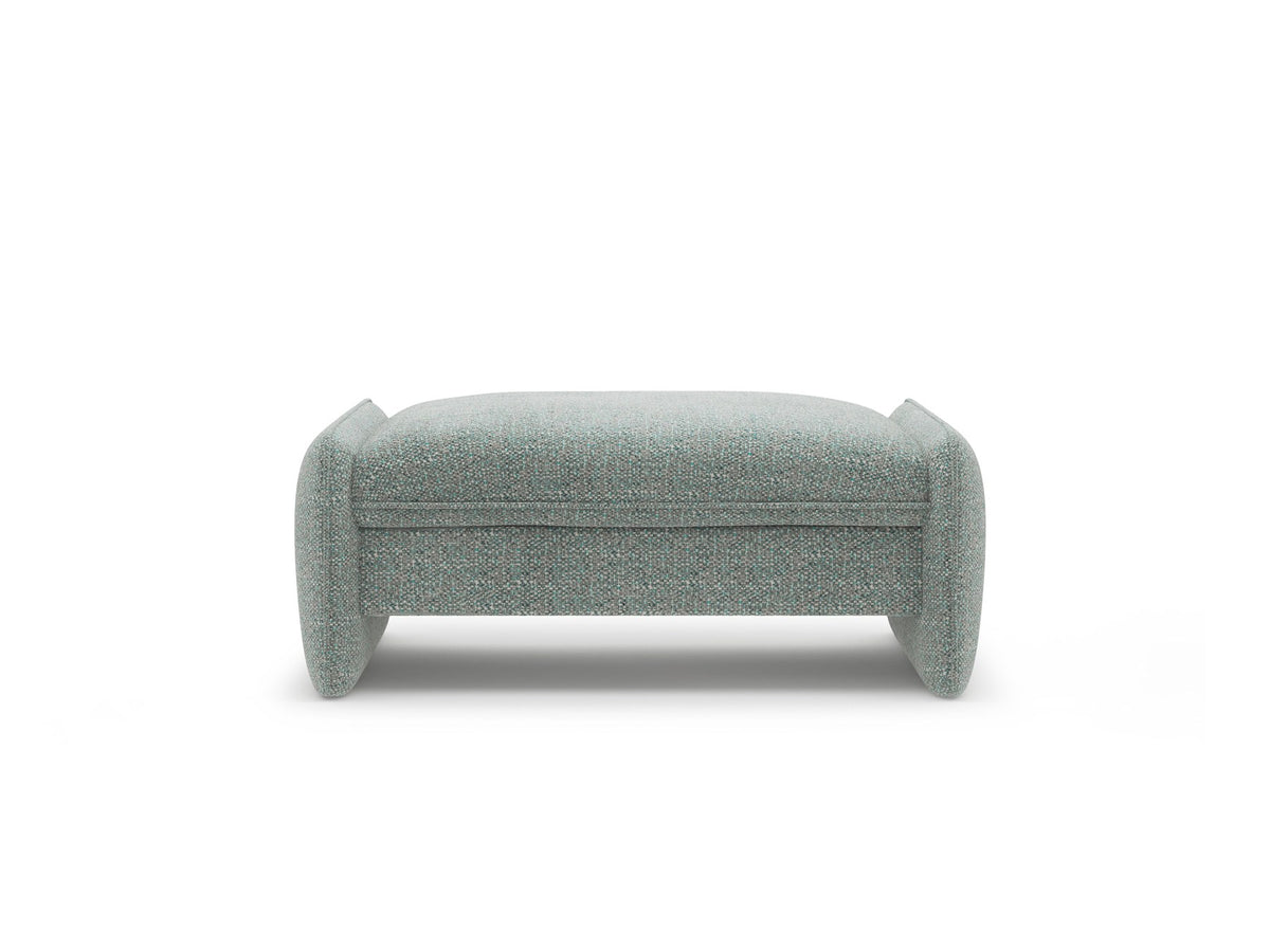Kobaltblauer Pouf Georgia von Micadoni mit Samtvelours-Bezug, quaderförmige Form, kurze Kunststoffbeine, Masse 115x70x43 cm.