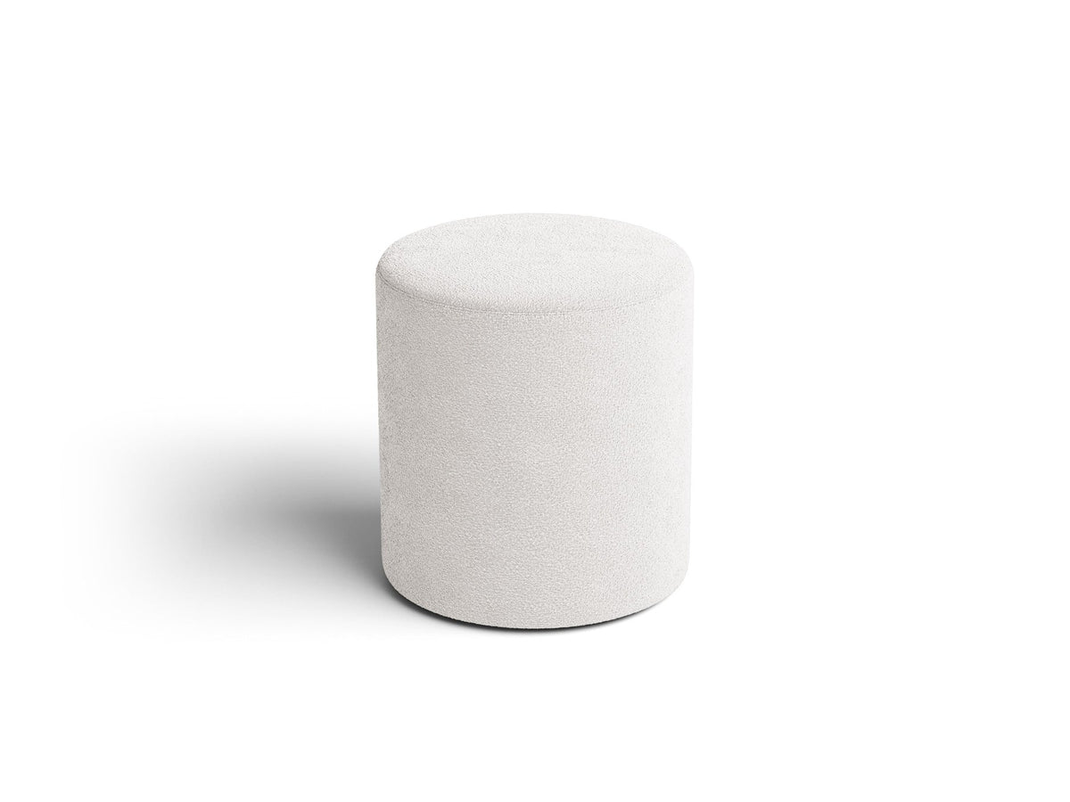 Pouf Dia von Micadoni mit strukturiertem Bouclé-Stoff, quadratischer Sitzfläche und kurzen Beinen aus Polypropylen.