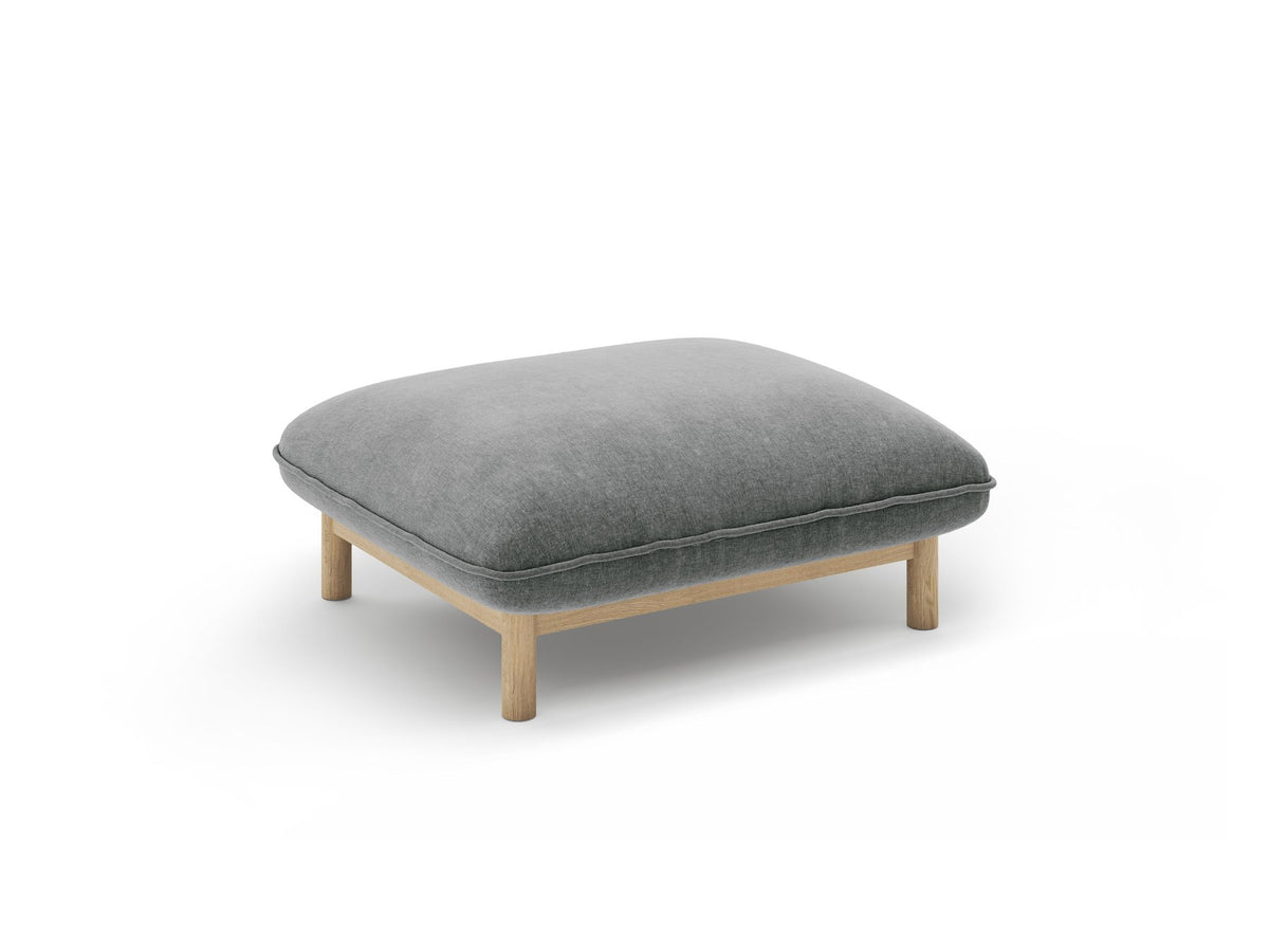 Runder Pouf Ada in Mandel beige mit Casino-Veloursbezug und sichtbaren Holzbeinen, Sitzhöhe 44 cm, hergestellt von Micadoni.