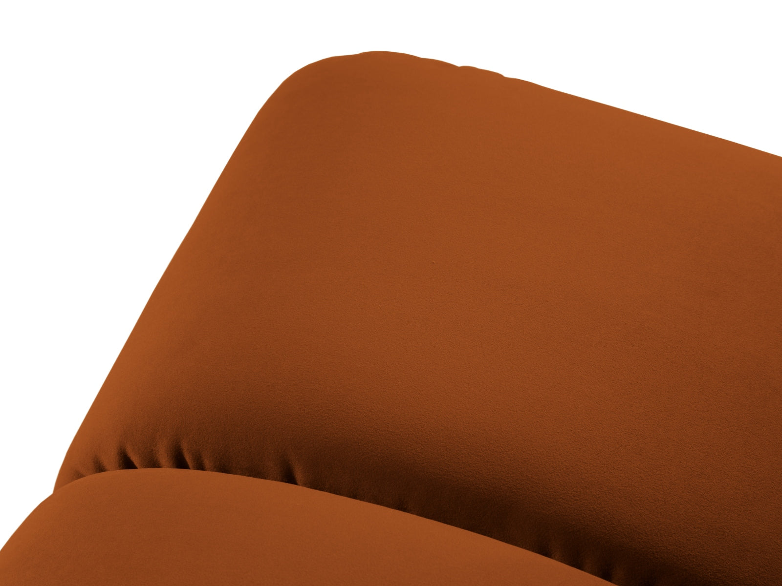 Stylischer Diana Velour Pouf in ansprechendem Terracotta, perfekt als einzelnes Sitzmöbel oder Ergänzung für moderne Sofalandschaften.