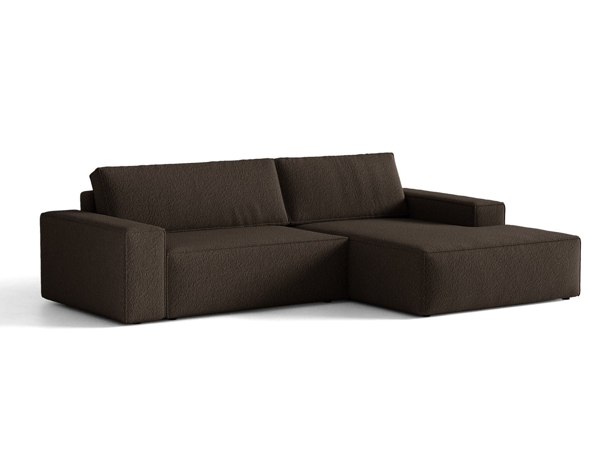 Braunes Ecksofa Jodie von Micadoni mit Bouclé-Stoffbezug, schwarzen Kunststoffbeinen und ausklappbarem Bettkasten, linke Ausrichtung.