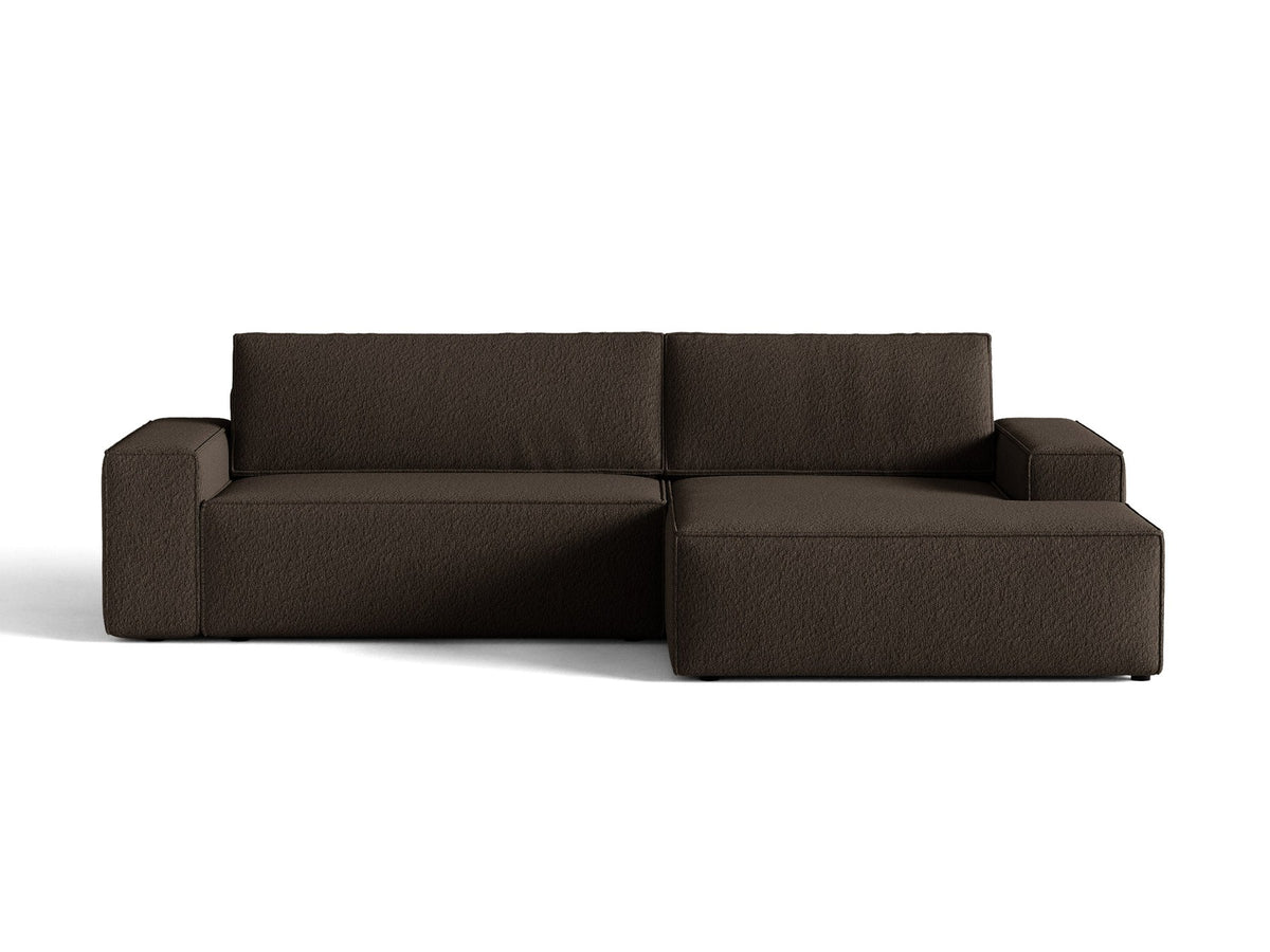 Braunes Ecksofa Jodie von Micadoni mit Bouclé-Stoffbezug, schwarzen Kunststoffbeinen und ausklappbarem Bettkasten, linke Ausrichtung.
