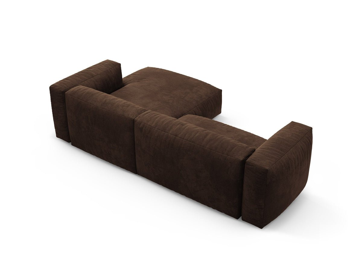 Micadoni Martina Ecksofa mit Schlaffunktion in Schokolade, rechtsseitige Ausrichtung, Veloursstoff Vogue, schwarze Kunststoffbeine.