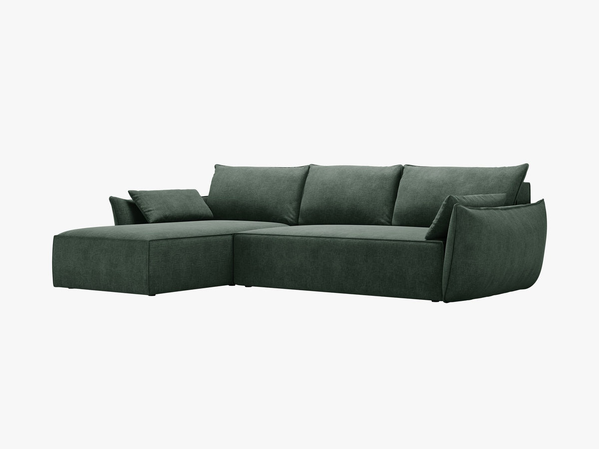 Beige Ecksofa Kaelle von Micadoni mit Chenille-Bezug, schwarzen Kunststoffbeinen und sichtbarem Bettkasten, rechts ausgerichtetes Bettsofa im Wohnraum.