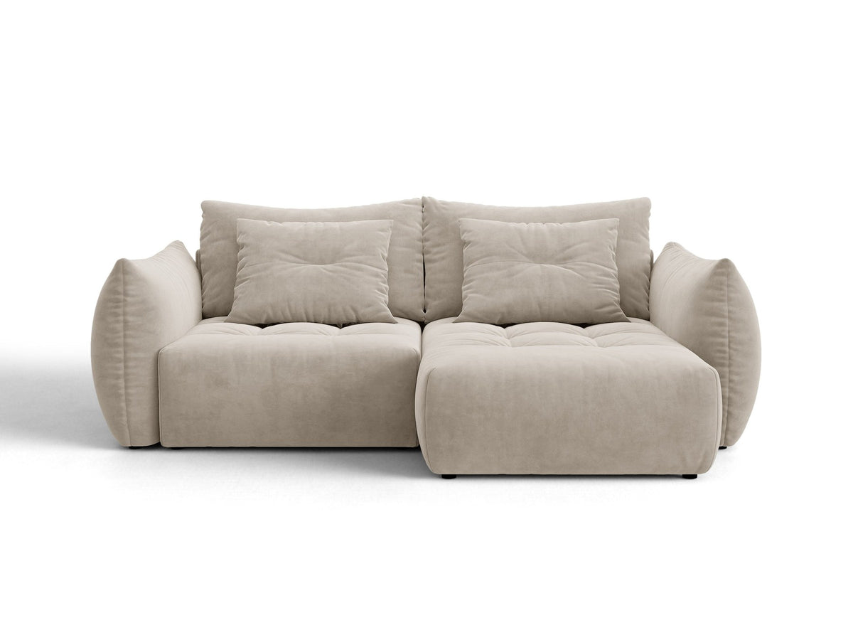 Ecksofa Bloom mit Schlaffunktion von Micadoni in Sand, Bettsofa rechts mit Casino-Veloursbezug und schwarzen Kunststoffbeinen.