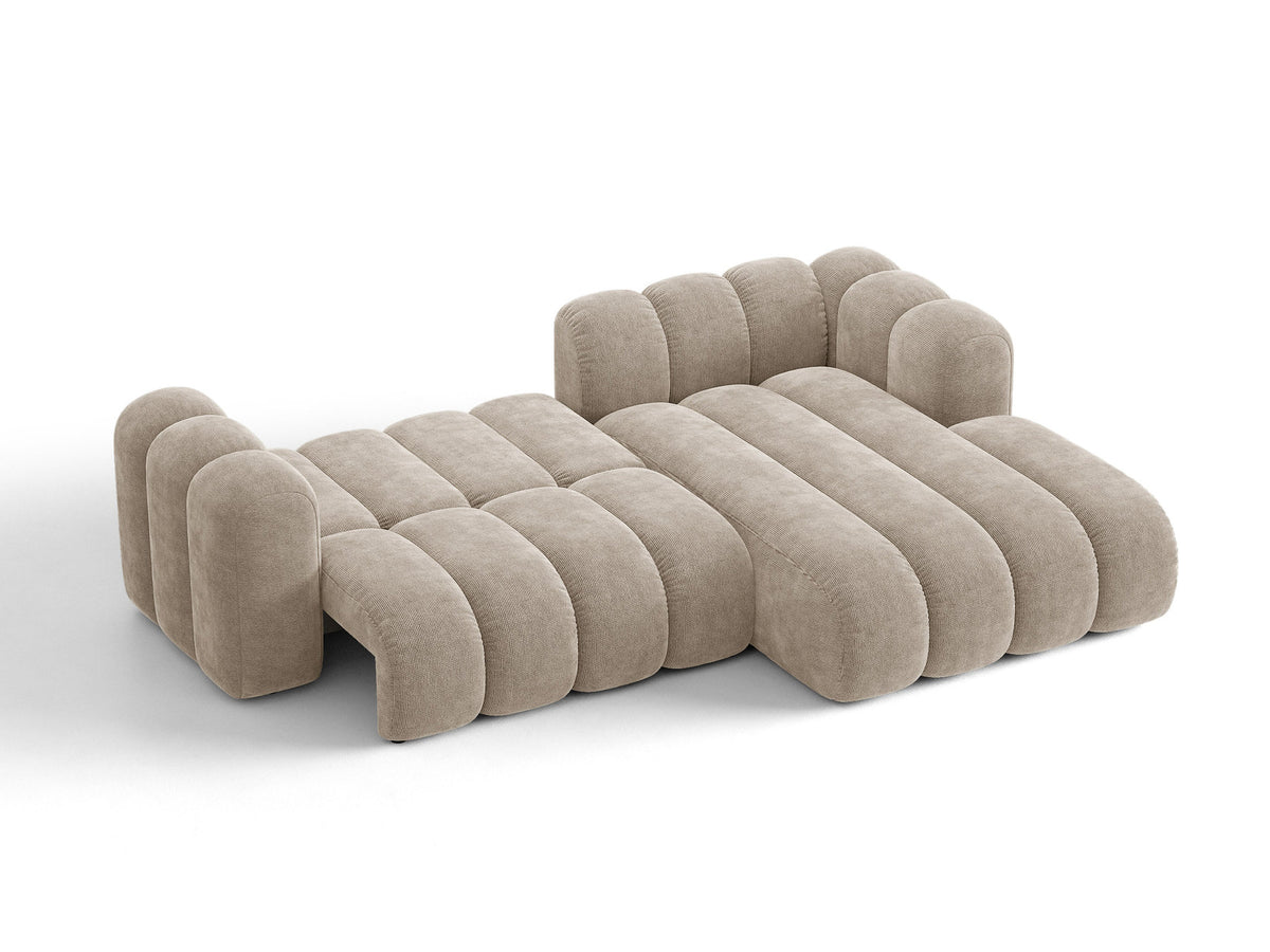 Beiges Ecksofa Lupine von Micadoni mit rechter Ausrichtung, Stoffbezug Eden Pearl, schwarzen Kunststoffbeinen und integriertem Bettkasten.