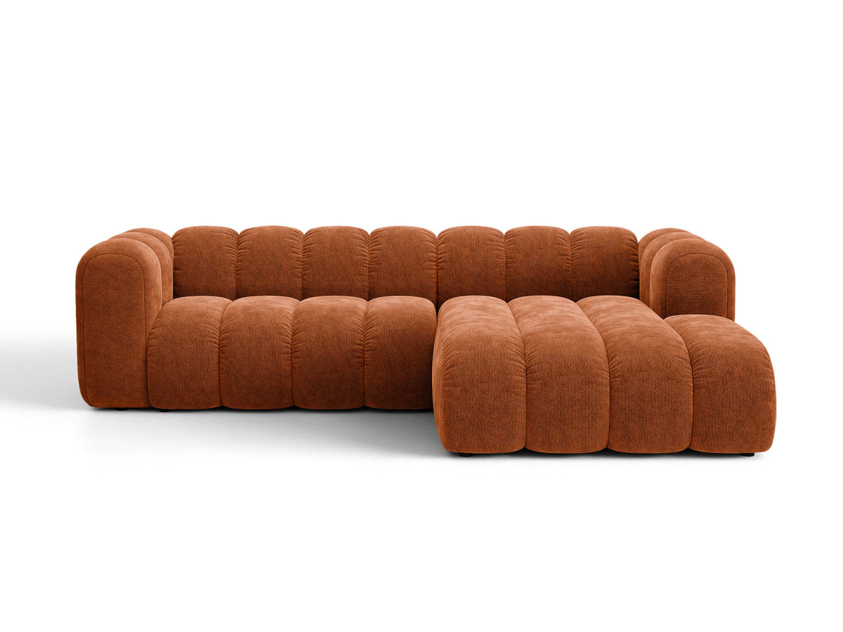 Beiges Ecksofa Lupine von Micadoni mit rechter Ausrichtung, Stoffbezug Eden Pearl, schwarzen Kunststoffbeinen und integriertem Bettkasten.