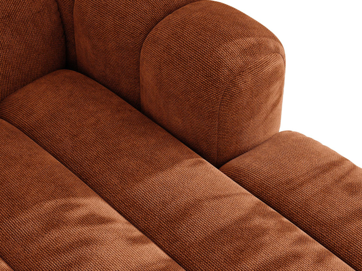 Beiges Ecksofa Lupine von Micadoni mit rechter Ausrichtung, Stoffbezug Eden Pearl, schwarzen Kunststoffbeinen und integriertem Bettkasten.