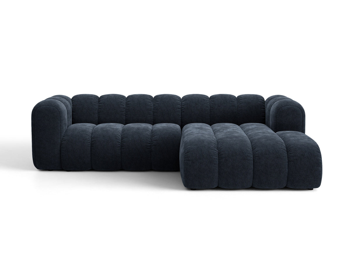 Beiges Ecksofa Lupine von Micadoni mit rechter Ausrichtung, Stoffbezug Eden Pearl, schwarzen Kunststoffbeinen und integriertem Bettkasten.
