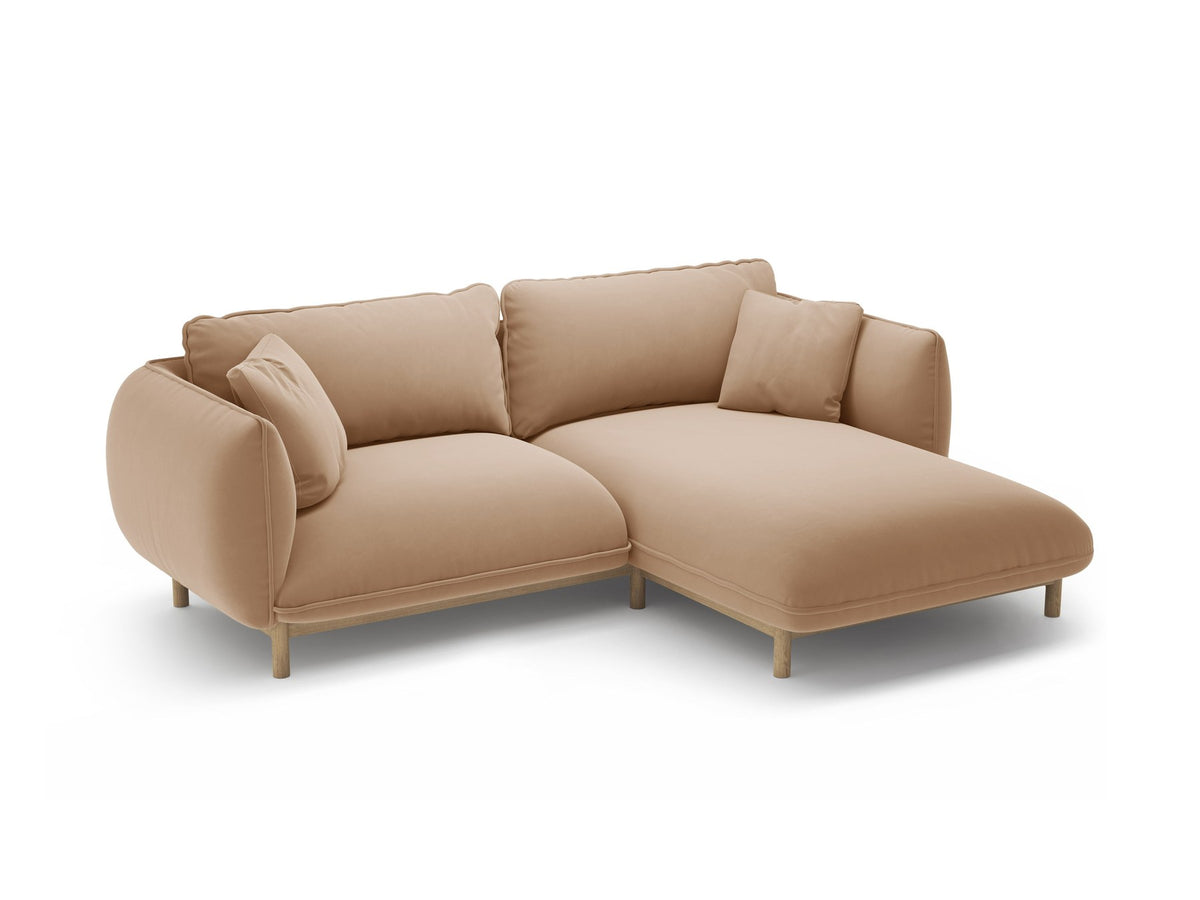 Foto des Ada Linkes Ecksofa von Micadoni in Mandel beige: L-Sofa mit rundem Armlehnen-Design, Buchenholzbeinen und Velours-Bezug Casino Lion.