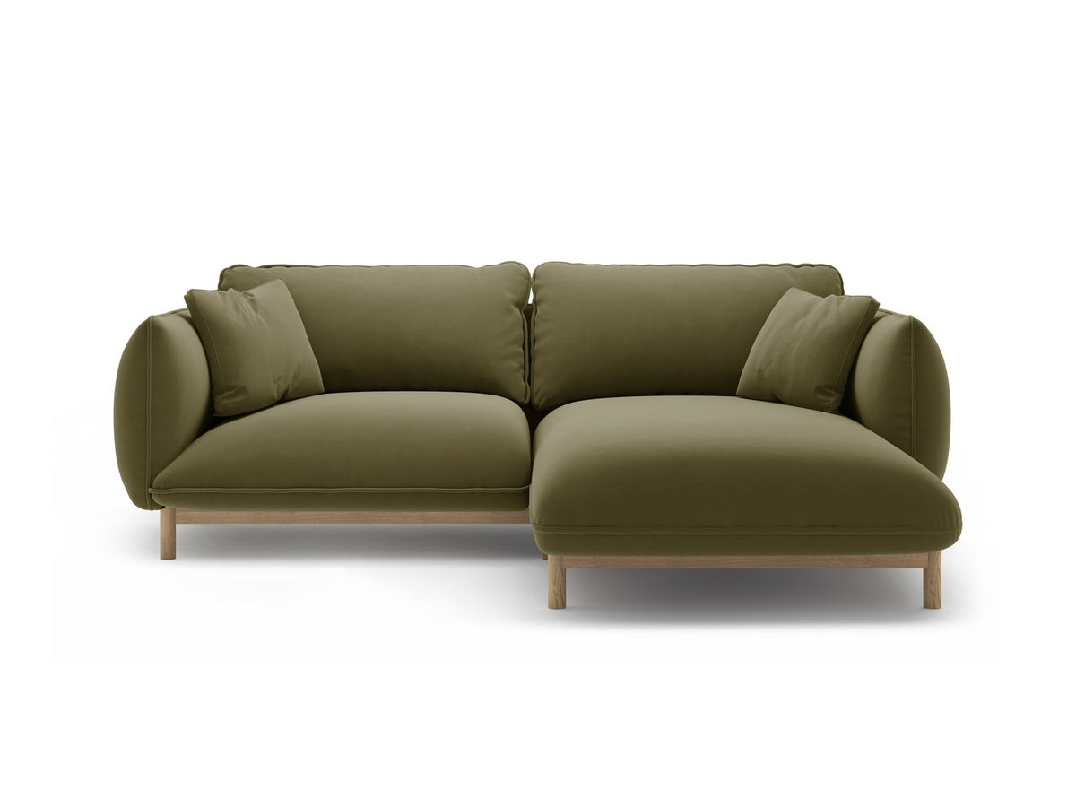 Foto des Ada Linkes Ecksofa von Micadoni in Mandel beige: L-Sofa mit rundem Armlehnen-Design, Buchenholzbeinen und Velours-Bezug Casino Lion.