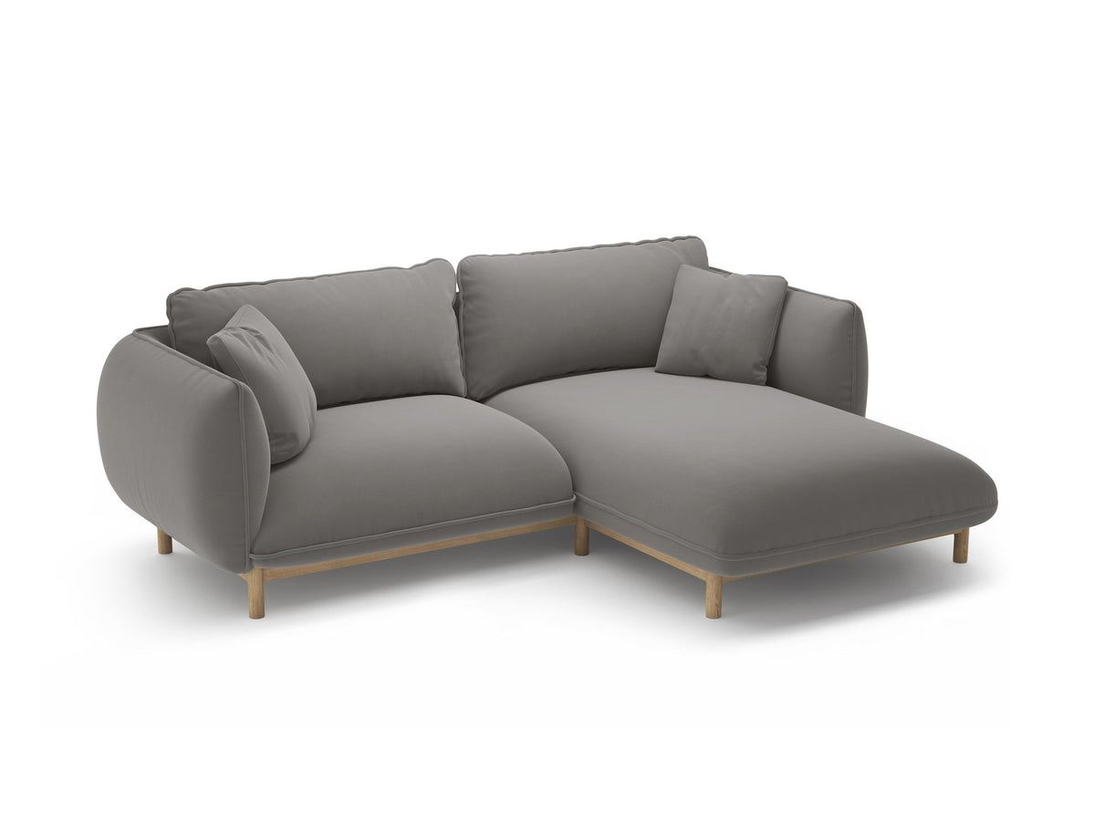 Foto des Ada Linkes Ecksofa von Micadoni in Mandel beige: L-Sofa mit rundem Armlehnen-Design, Buchenholzbeinen und Velours-Bezug Casino Lion.