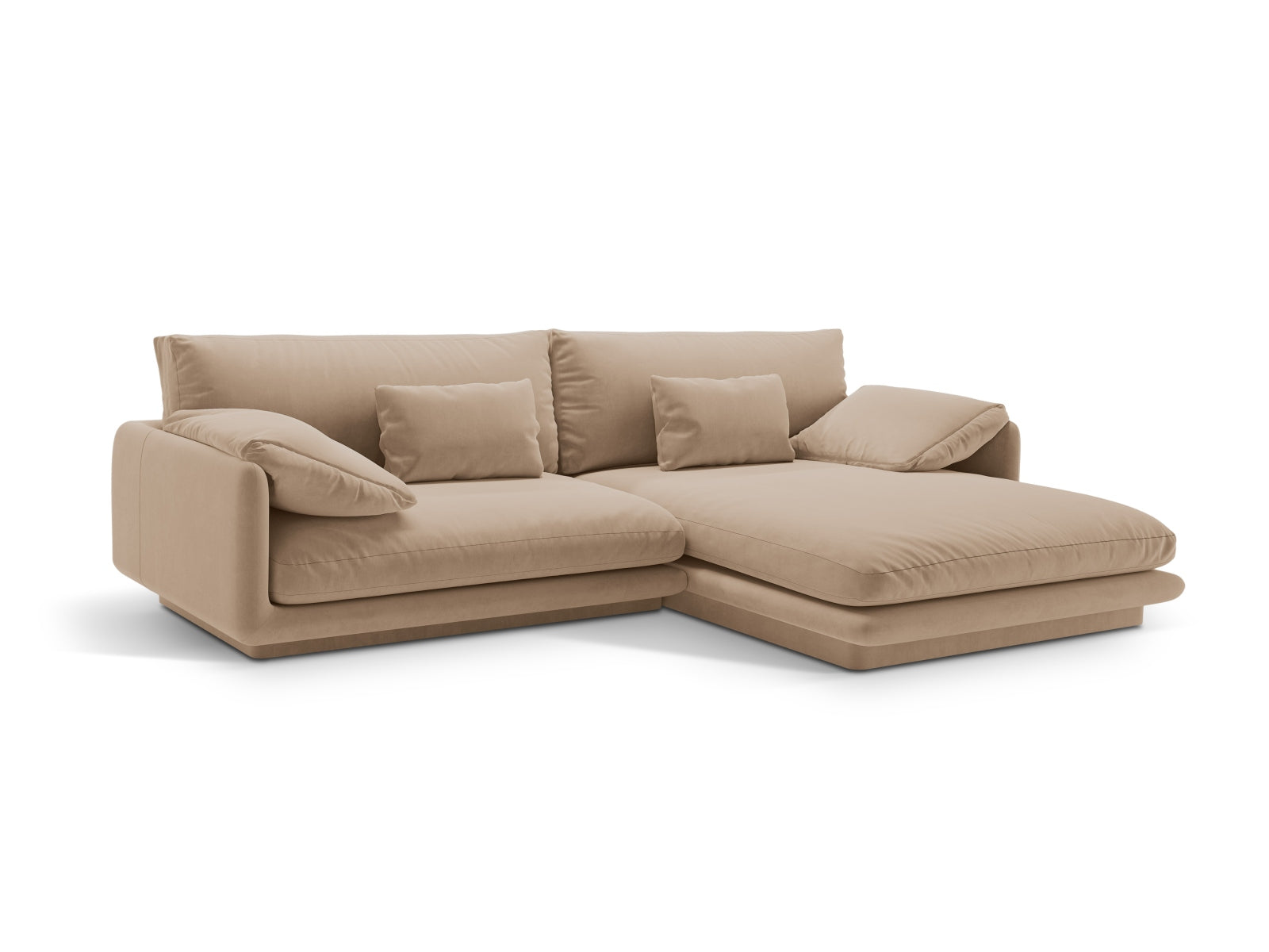 Elegantes Torino Velour Ecksofa in Sand-Casino, 4-Sitzer, ideal für stilvolle Wohnräume, erhältlich bei KAQTU Design AG.