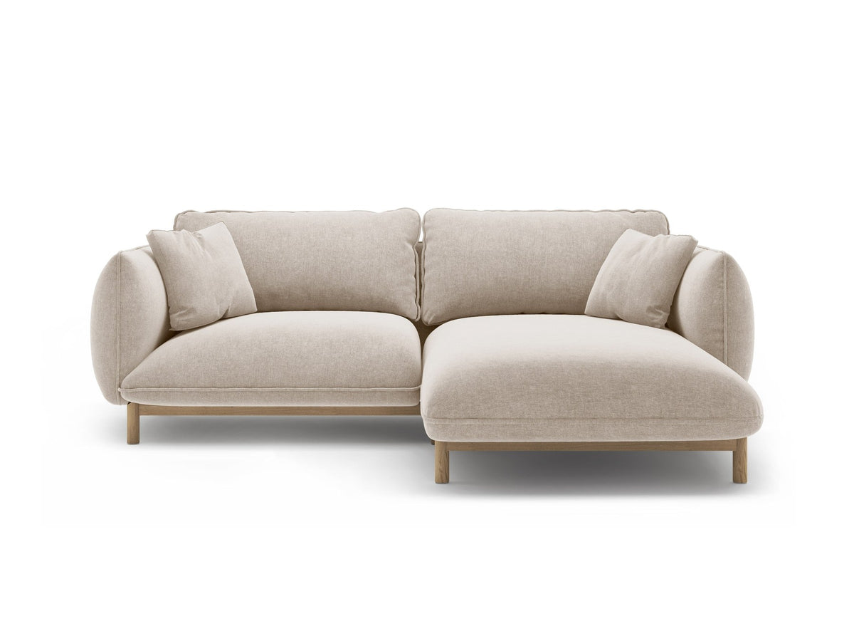Foto des Ada Linkes Ecksofa von Micadoni in Mandel beige: L-Sofa mit rundem Armlehnen-Design, Buchenholzbeinen und Velours-Bezug Casino Lion.
