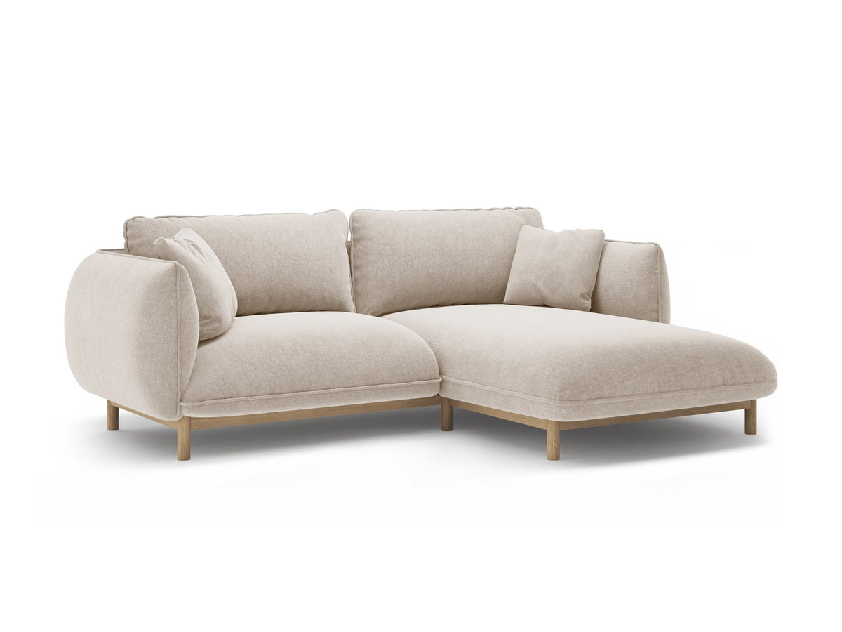 Foto des Ada Linkes Ecksofa von Micadoni in Mandel beige: L-Sofa mit rundem Armlehnen-Design, Buchenholzbeinen und Velours-Bezug Casino Lion.