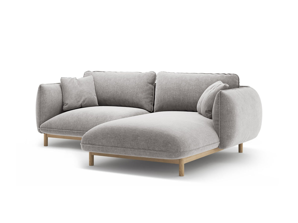 Foto des Ada Linkes Ecksofa von Micadoni in Mandel beige: L-Sofa mit rundem Armlehnen-Design, Buchenholzbeinen und Velours-Bezug Casino Lion.