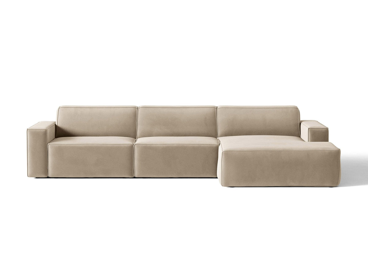 Modulares Ecksofa rechts von Micadoni in leichtem Beige, Samtstoff Venus, mit schwarzen Kunststoffbeinen und niedriger Rückenlehne.