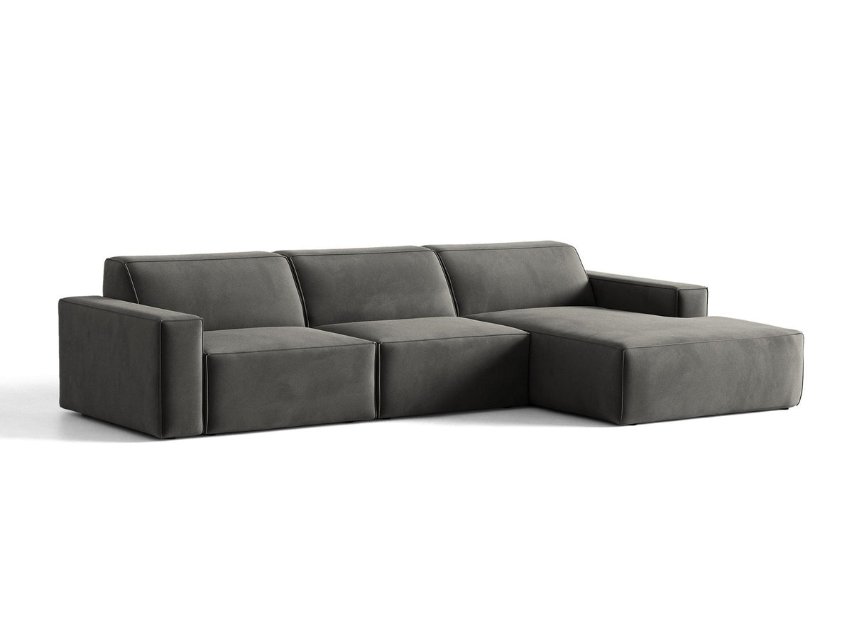 Modulares Ecksofa rechts von Micadoni in leichtem Beige, Samtstoff Venus, mit schwarzen Kunststoffbeinen und niedriger Rückenlehne.