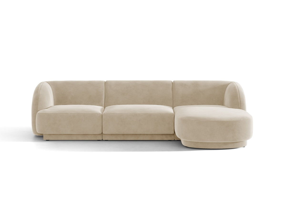 Dunkelbeiges L-Sofa Miley von Micadoni mit Bluvel-Stoffbezug, schwarzen Kunststoffbeinen und modularer Bauweise, rechts ausgerichtet.