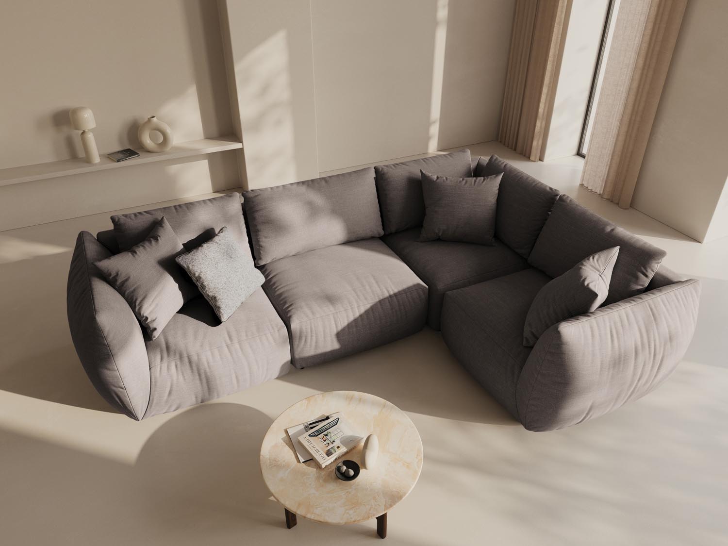 Stylisches Chris Ecksofa rechts, 4-Sitzer in warmem Grau, ideal für moderne Wohnräume. Hochwertige Verarbeitung von Micadoni.