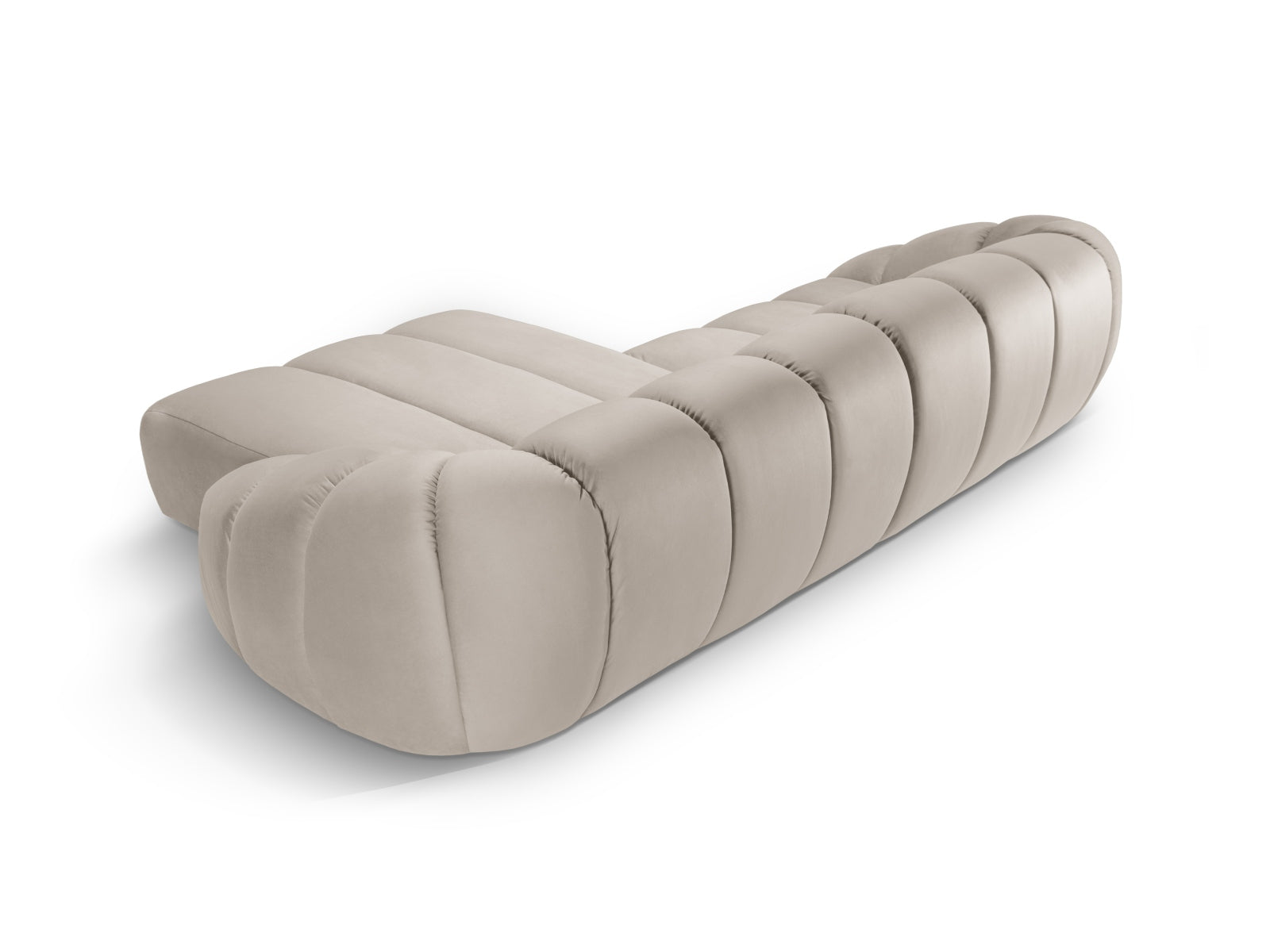 Elegantes, beiges Velour Ecksofa Diana von Micadoni, 4-Sitzer, perfektes L-Sofa für stilvolle und einladende Wohnbereiche.