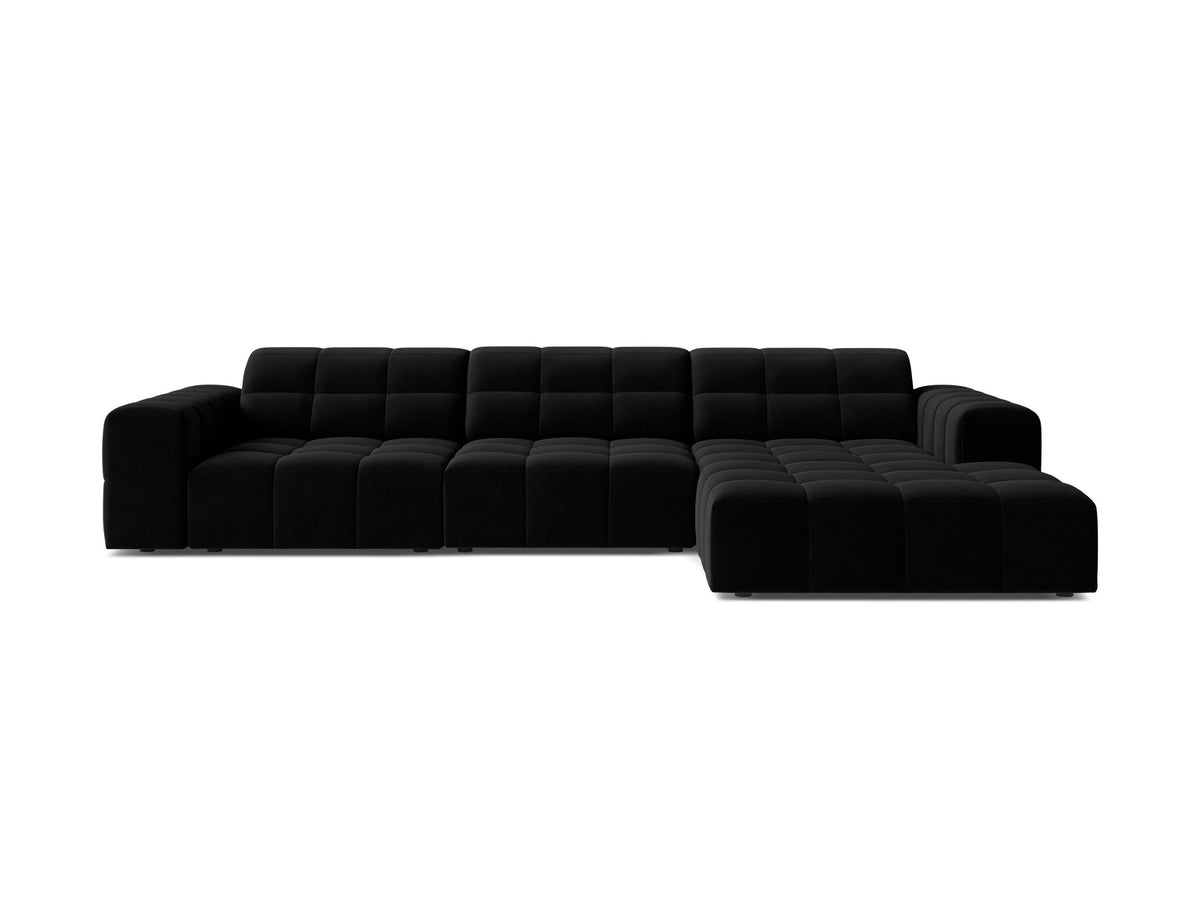 Ecksofa Jennifer von Micadoni in leichtem Beige, L-Form mit rechter Ausrichtung, Bluvel-Stoff und schwarzen Kunststoffbeinen.