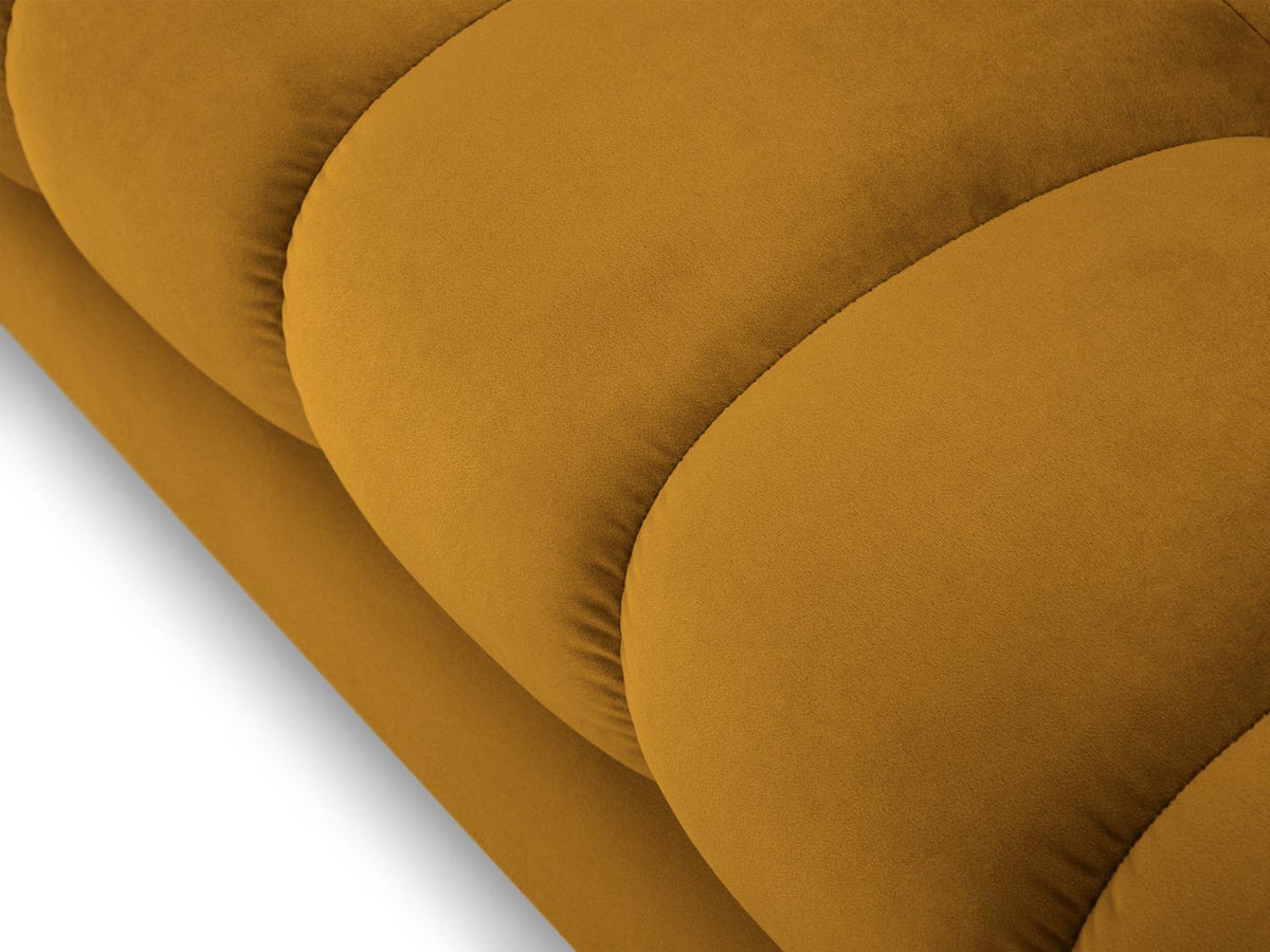 Mamaia Velour Ecksofa rechts 5 Sitzer in Yellow/Schwarz-Bluvel präsentiert im Onlineshop von KAQTU Design AG. L-Sofa rechts ist von Micadoni