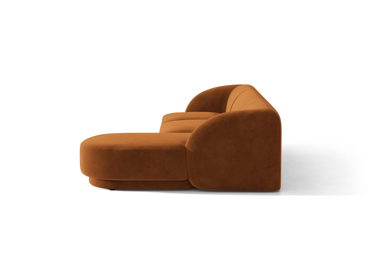Dunkelbeiges L-Sofa Miley von Micadoni mit Bluvel-Stoffbezug, schwarzen Kunststoffbeinen und modularer Bauweise, rechts ausgerichtet.