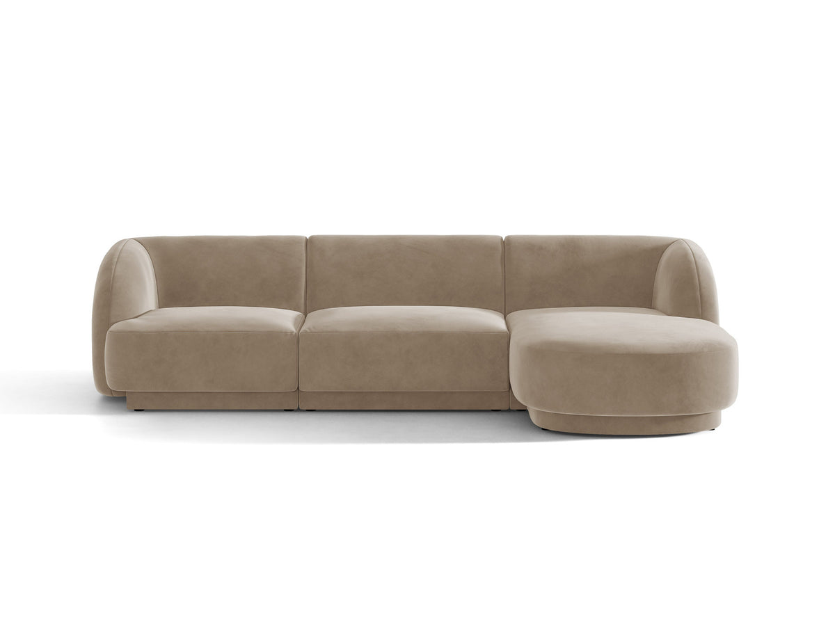 Miley Velour Ecksofa rechts 4 Sitzer in Cappuccino-Bluvel präsentiert im Onlineshop von KAQTU Design AG. L-Sofa rechts ist von Micadoni