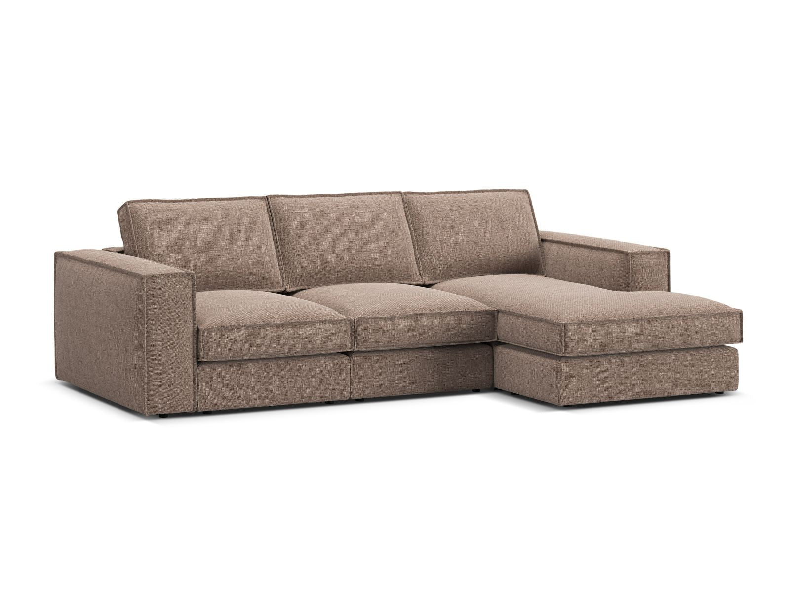Elegantes 3-Sitzer Ecksofa Pola in warmem Braun, ideal für stilvolle Wohnräume. Bietet sowohl Komfort als auch modernes Flair.