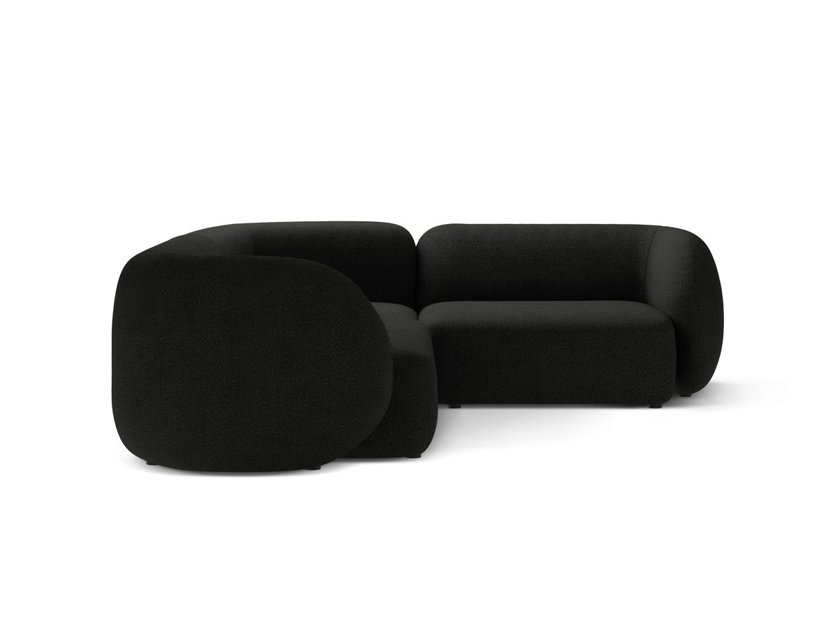 Weisses Ecksofa rechts von Micadoni aus der Kate-Serie mit strukturiertem Bouclé-Stoff, schwarzen Kunststoffbeinen und modularem Aufbau.