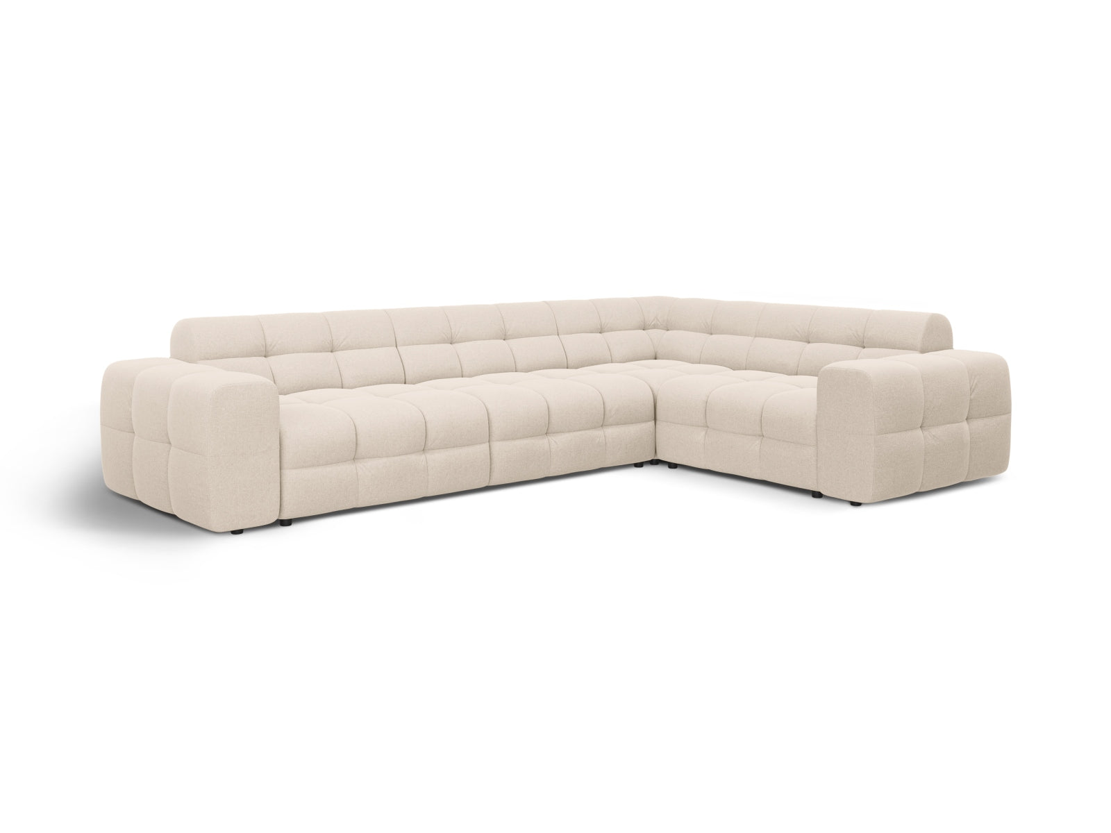 Elegantes Kendal Ecksofa in Beige, rechtsseitig, für 6 Personen, perfekt für stilvolle und einladende Wohnbereiche von Micadoni.