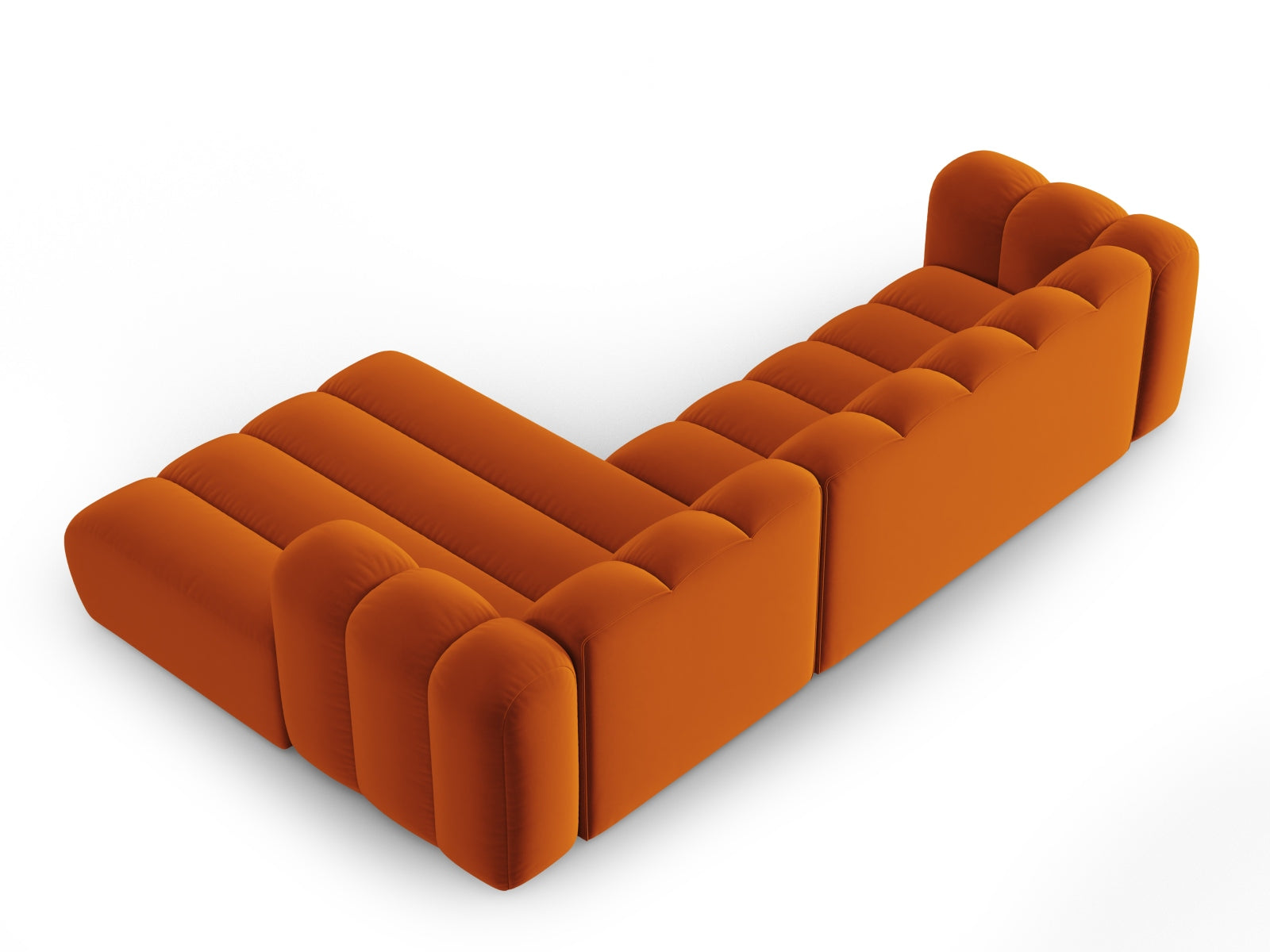 Elegantes, modulares Ecksofa in sanftem Terracotta, ideal für vier Personen, kombiniert Komfort mit zeitgemäßem Design.