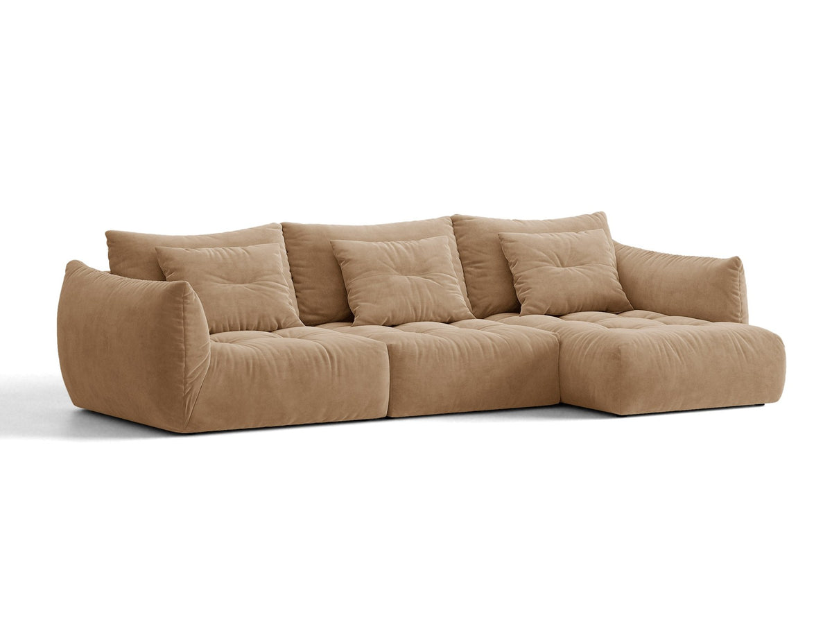 Beiges L-Sofa rechts Bloom von Micadoni mit Veloursstoff-Bezug Casino Pearl, schwarzen Kunststoffbeinen und sichtbarem Staufach unter der Sitzfläche.