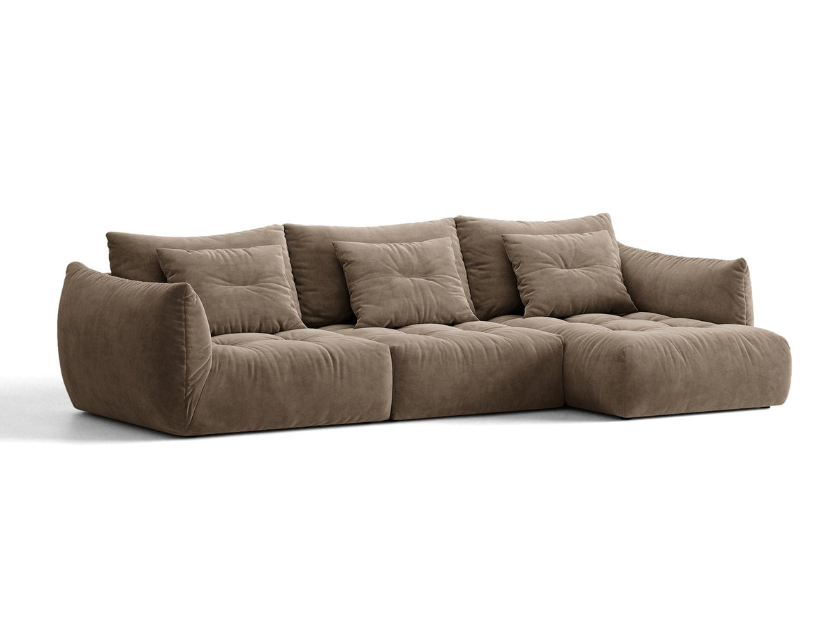 Beiges L-Sofa rechts Bloom von Micadoni mit Veloursstoff-Bezug Casino Pearl, schwarzen Kunststoffbeinen und sichtbarem Staufach unter der Sitzfläche.