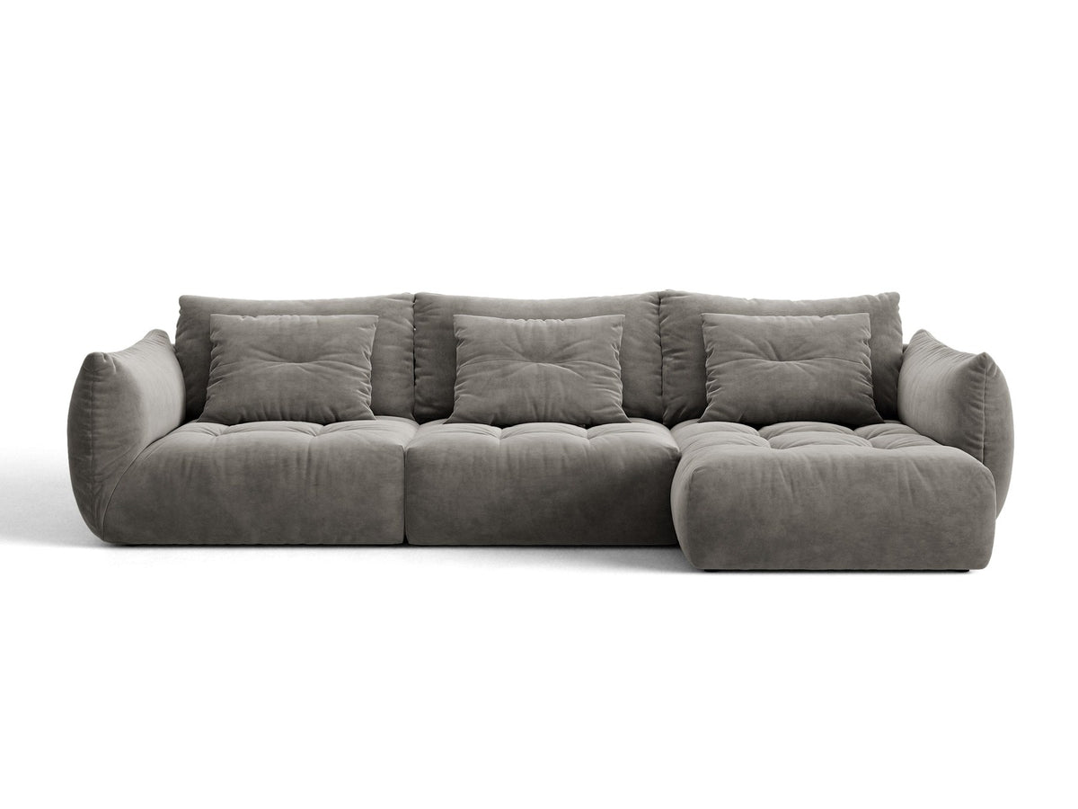 Beiges L-Sofa rechts Bloom von Micadoni mit Veloursstoff-Bezug Casino Pearl, schwarzen Kunststoffbeinen und sichtbarem Staufach unter der Sitzfläche.