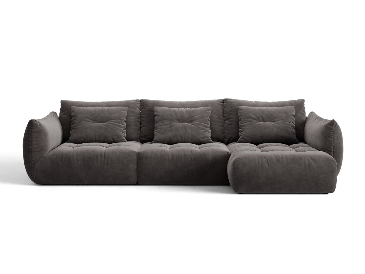 Beiges L-Sofa rechts Bloom von Micadoni mit Veloursstoff-Bezug Casino Pearl, schwarzen Kunststoffbeinen und sichtbarem Staufach unter der Sitzfläche.