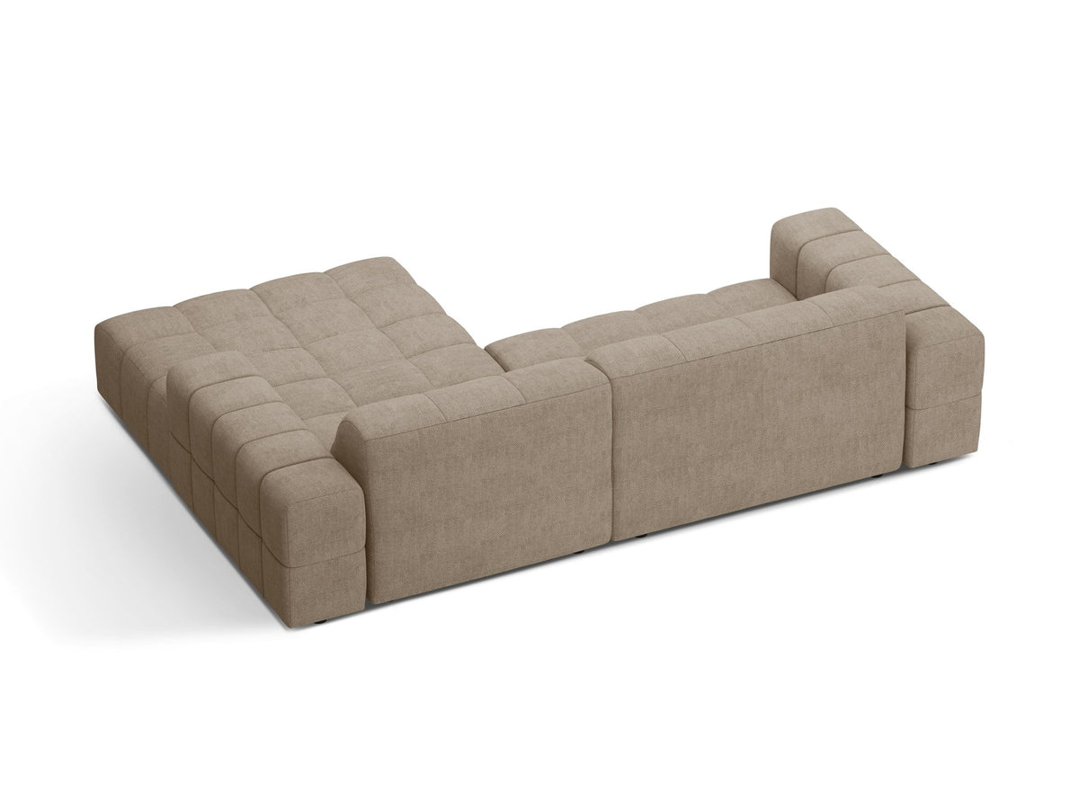 Jennifer Linkes Ecksofa von Micadoni in leichtem Beige, L-Form rechts, bezogen mit Chenille-Stoff Eden 2 Pearl, schwarze Kunststoffbeine.