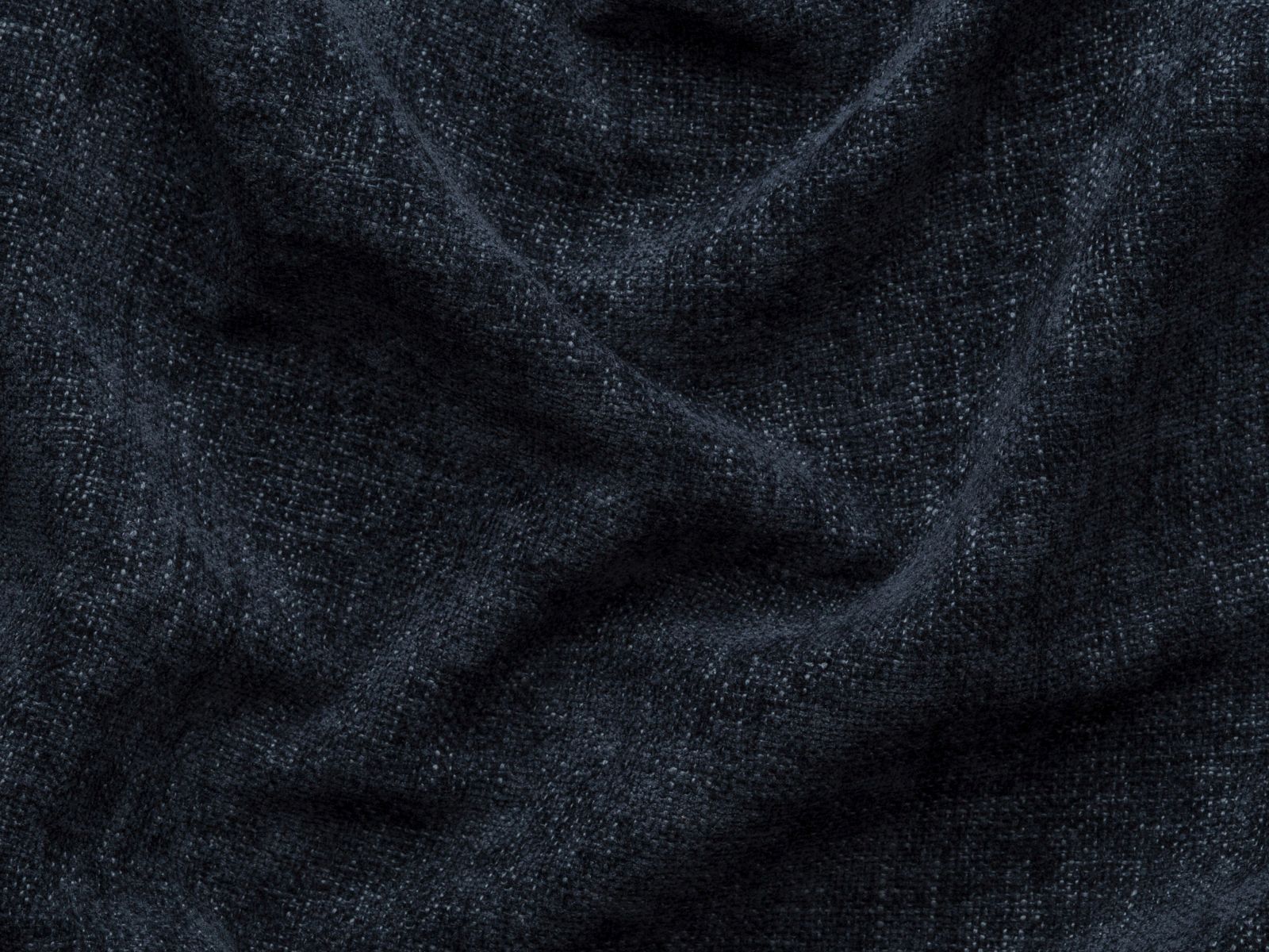 Elegantes 3-Sitzer Ecksofa Jodie in edlem Navy Blue, ideal für stilvolle Wohnräume. Komfort und Qualität vereint von Micadoni.