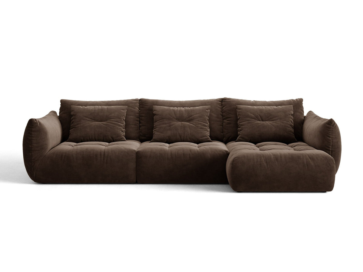 Beiges L-Sofa rechts Bloom von Micadoni mit Veloursstoff-Bezug Casino Pearl, schwarzen Kunststoffbeinen und sichtbarem Staufach unter der Sitzfläche.