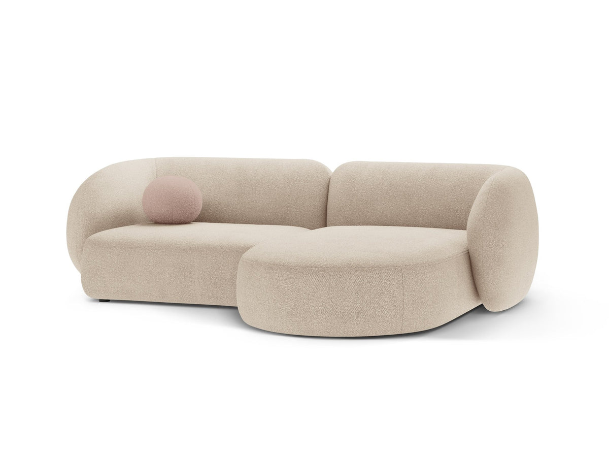 Weisses modulares Ecksofa Kate von Micadoni mit Bouclé-Stoff, schwarzen Kunststoffbeinen und rechts ausgerichteter Formgebung.