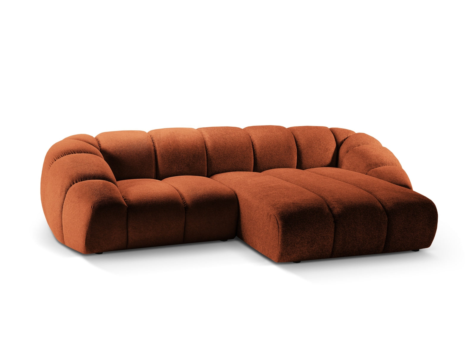 Stilvolles 3-Sitzer Ecksofa Diana in warmem Terracotta, perfekt für moderne Wohnkonzepte, erhältlich bei Micadoni.