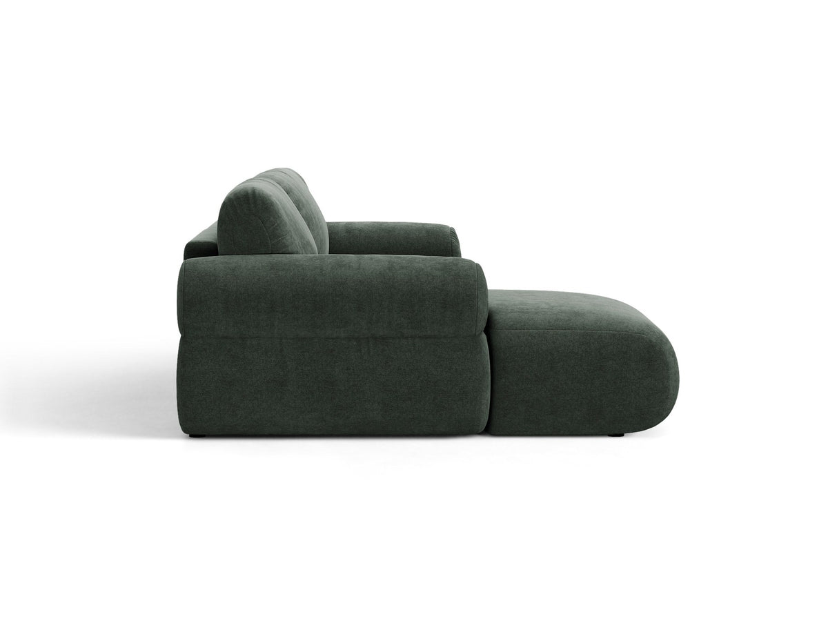 Beiges L-Ecksofa Ophelia von Micadoni mit Stoffbezug Liberty, schwarzen Kunststoffbeinen und niedriger, abgerundeter Sitzform.