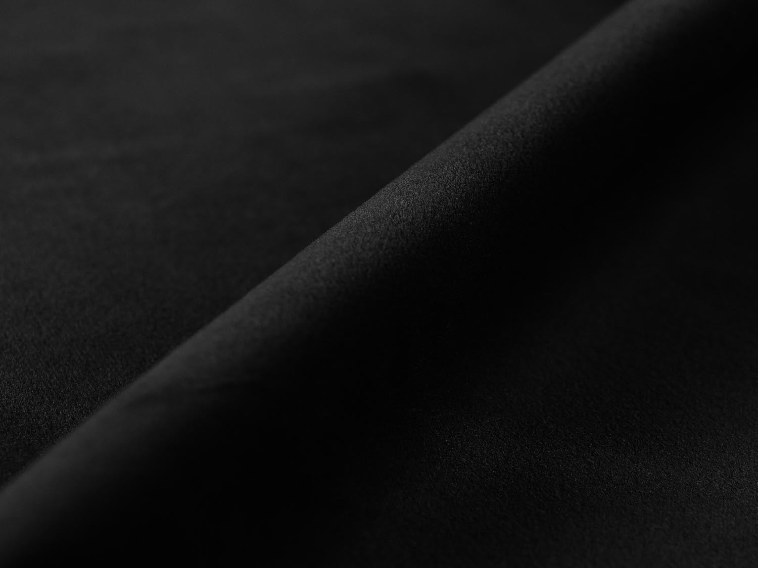 Erleben Sie das Eden Velour Ecksofa rechts von Micadoni: Stilvolles Design, luxuriöses Velours und hervorragender Komfort für Ihr Zuhause.