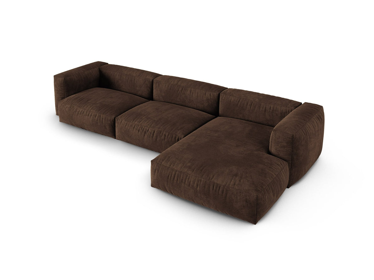 Ecksofa rechts Martina XL von Micadoni in Schokolade-Veloursstoff mit Polypropylen-Beinen, Masse 330x176x75 cm.