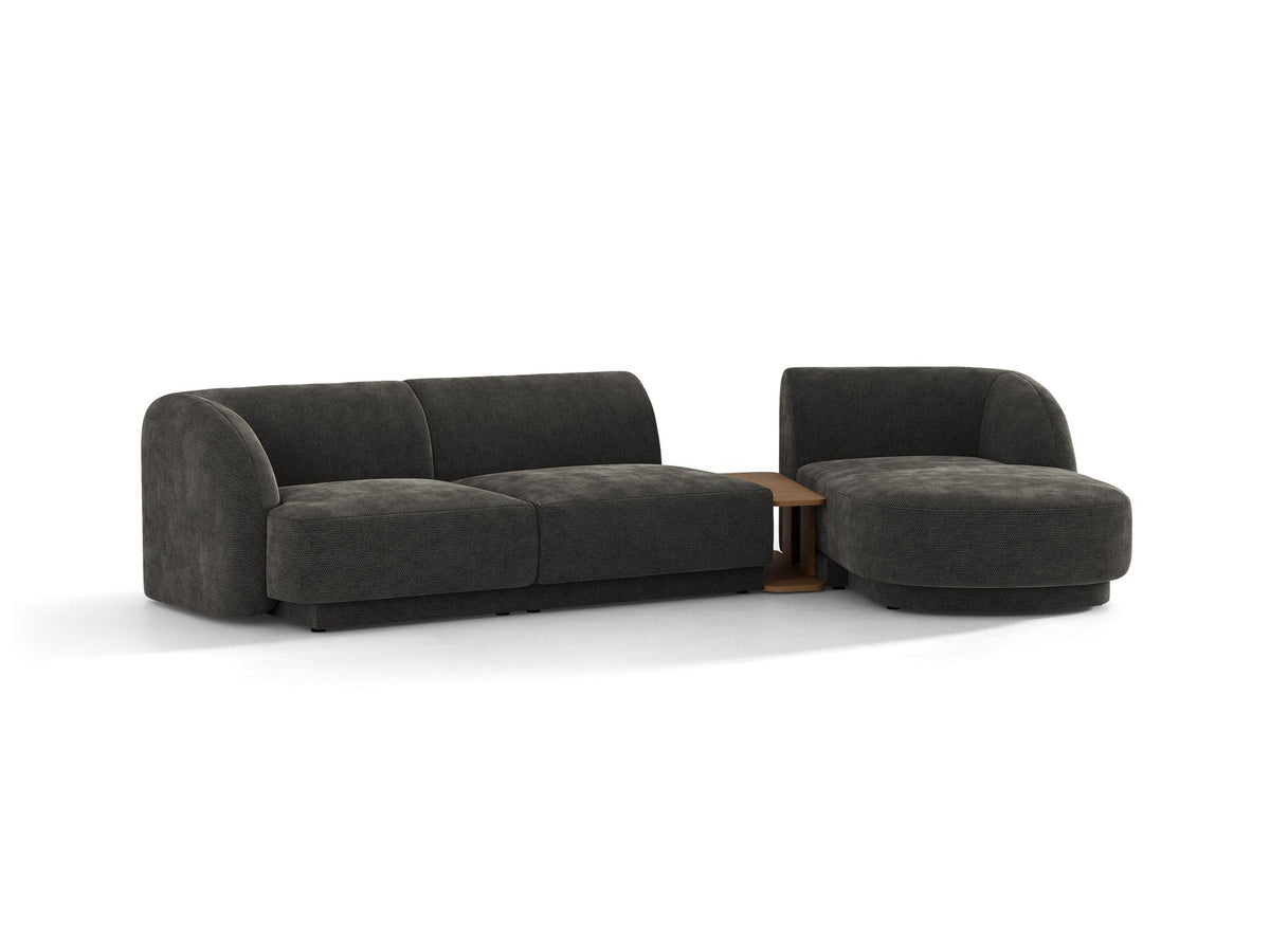 Braunes modulares Sofa Miley von Micadoni mit Baloo-Stoffbezug, schwarzen Kunststofffüssen und L-förmiger Ausrichtung nach rechts.