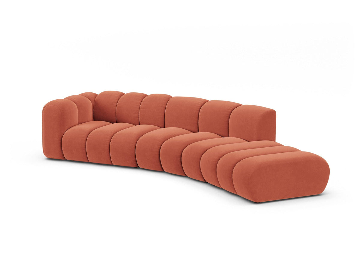 Offenes rundes L-Sofa rechts von Micadoni in Leichtes Beige mit Venus-Samtstoff, schwarzen Kunststoffbeinen und grosszügiger Sitzfläche.