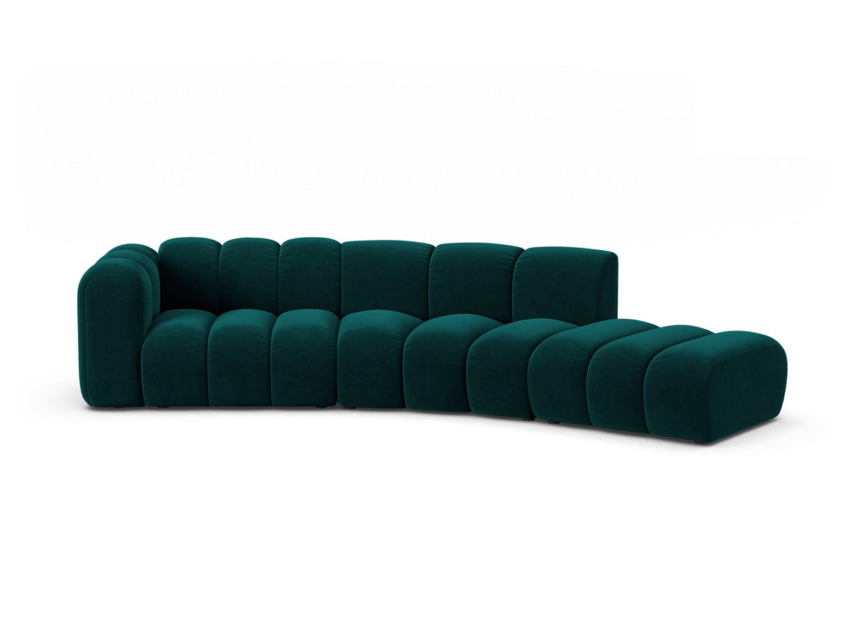 Offenes rundes L-Sofa rechts von Micadoni in Leichtes Beige mit Venus-Samtstoff, schwarzen Kunststoffbeinen und grosszügiger Sitzfläche.