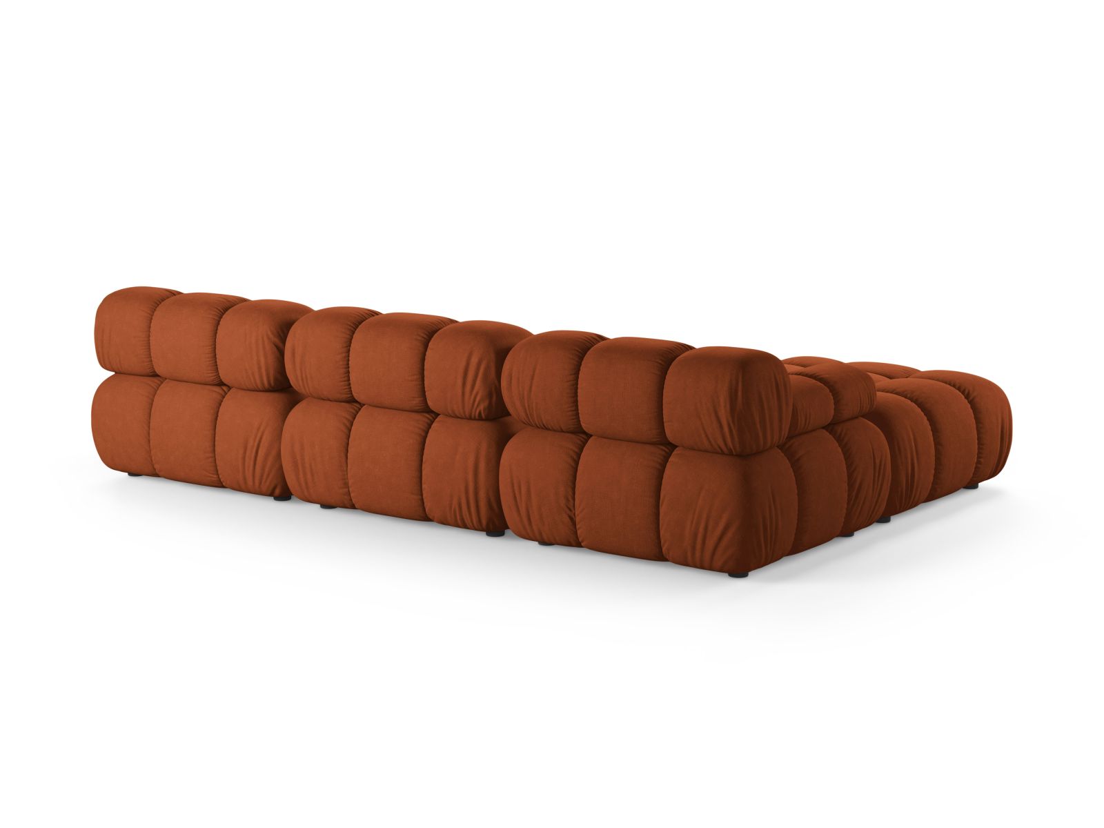 Elegantes 4-Sitzer Sofa Bellis in stilvollem Brick-Liberty, ideal für entspannte Abende und stilvolle Einrichtungsideen.