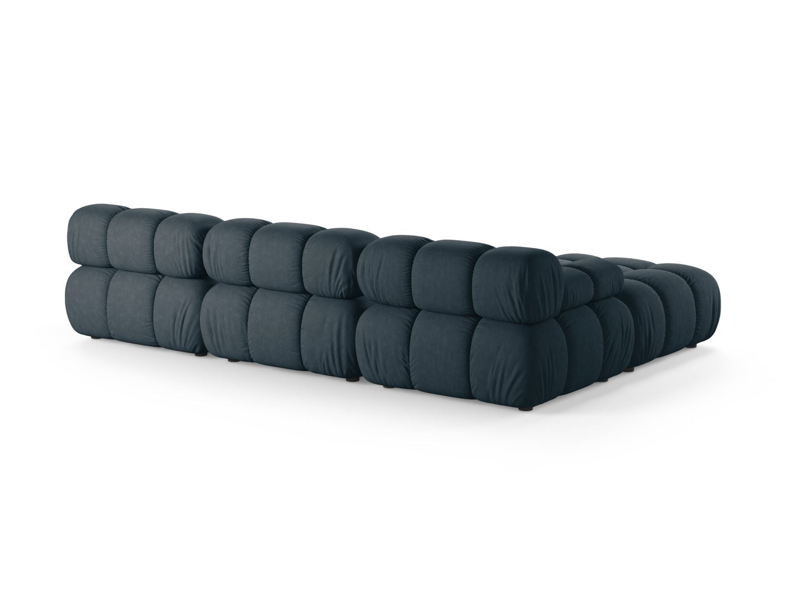 Elegantes 4-Sitzer Sofa Bellis in tiefem Petrol, ideal für moderne Wohnkonzepte, vereint Komfort und vielseitige Gestaltungsmöglichkeiten.